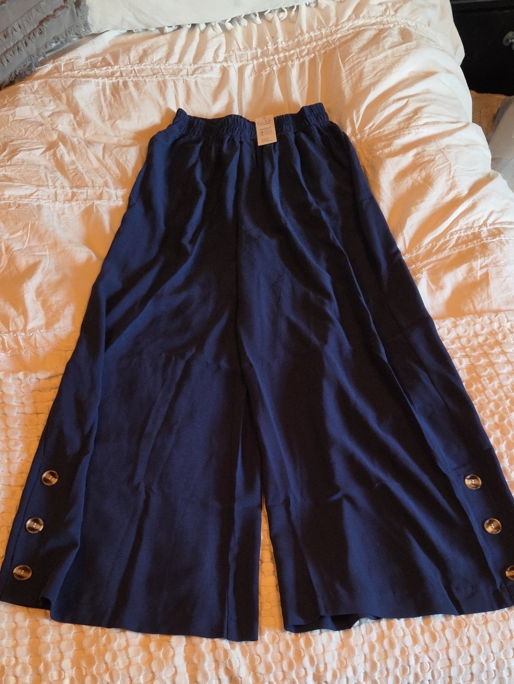 Wide-Leg Navy Cropped Pants with Button Detail Small